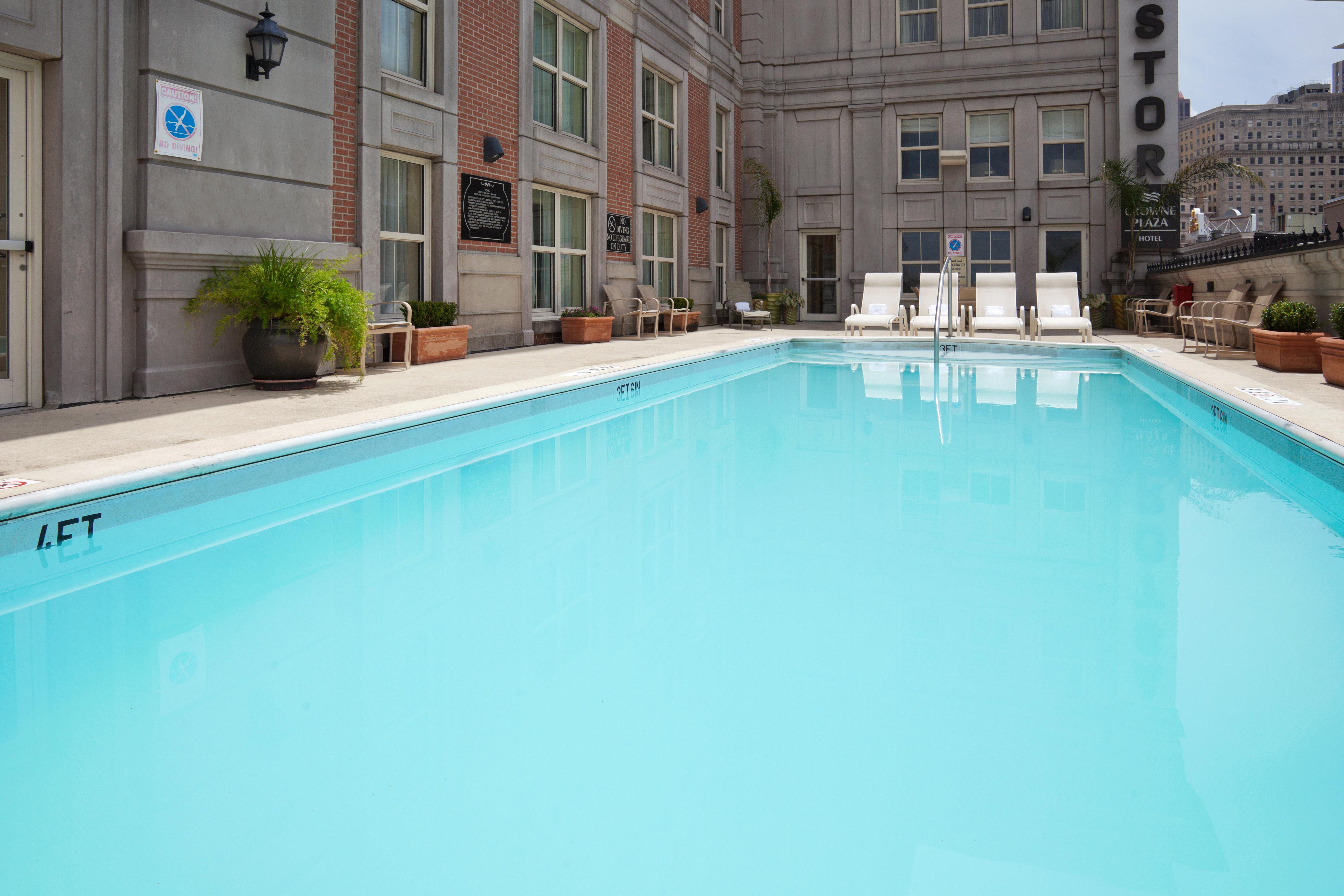 Astor Crowne Plaza- Corner Of Bourbon Street Hotel New Orleans Exterior photo