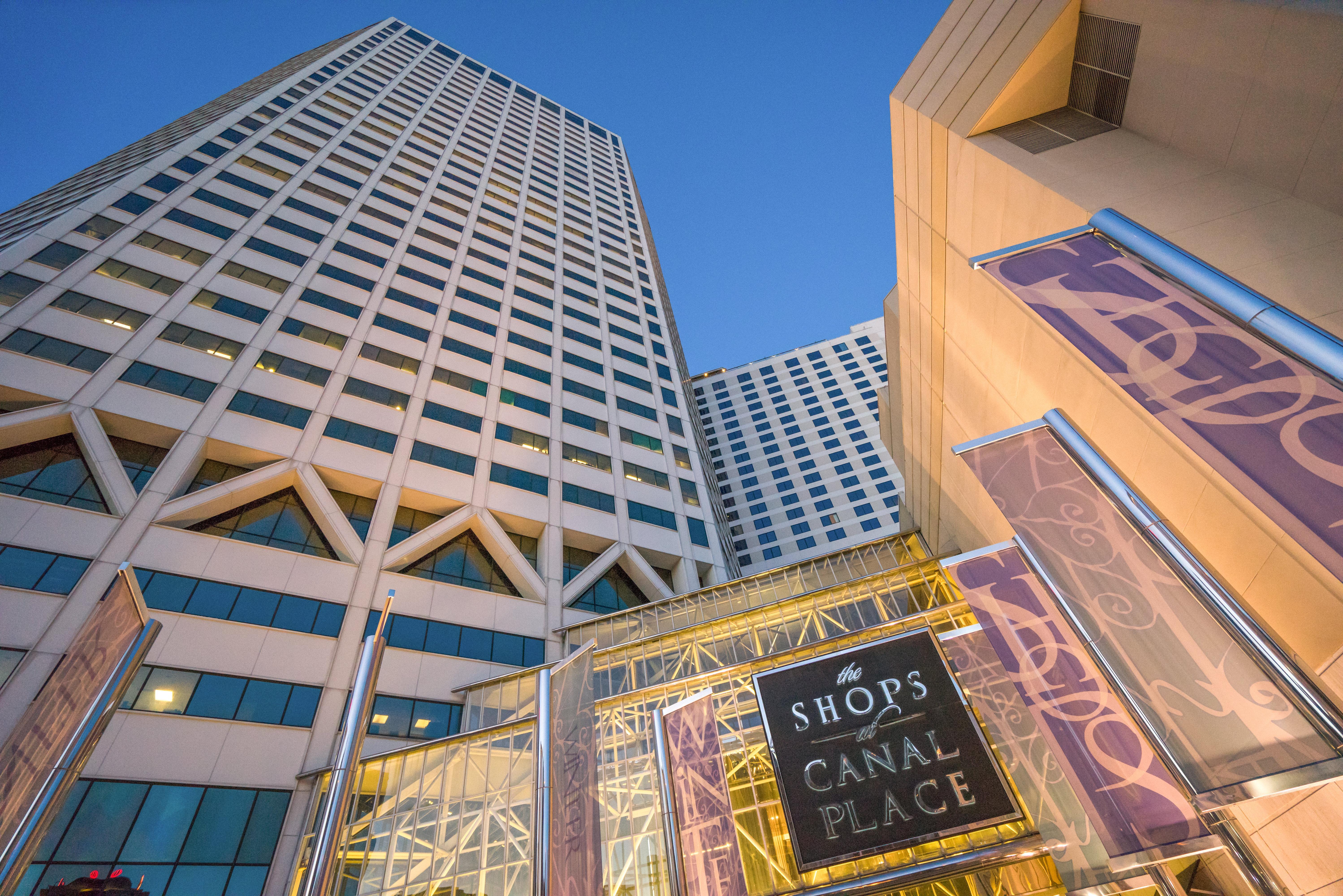 Astor Crowne Plaza- Corner Of Bourbon Street Hotel New Orleans Exterior photo