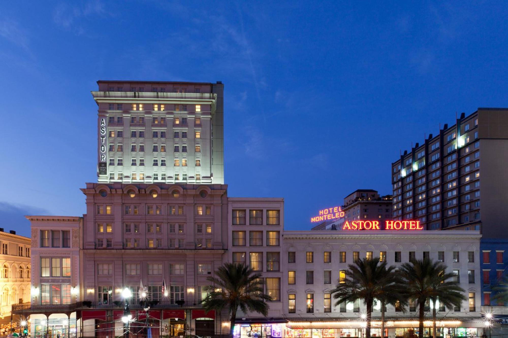 Astor Crowne Plaza- Corner Of Bourbon Street Hotel New Orleans Exterior photo