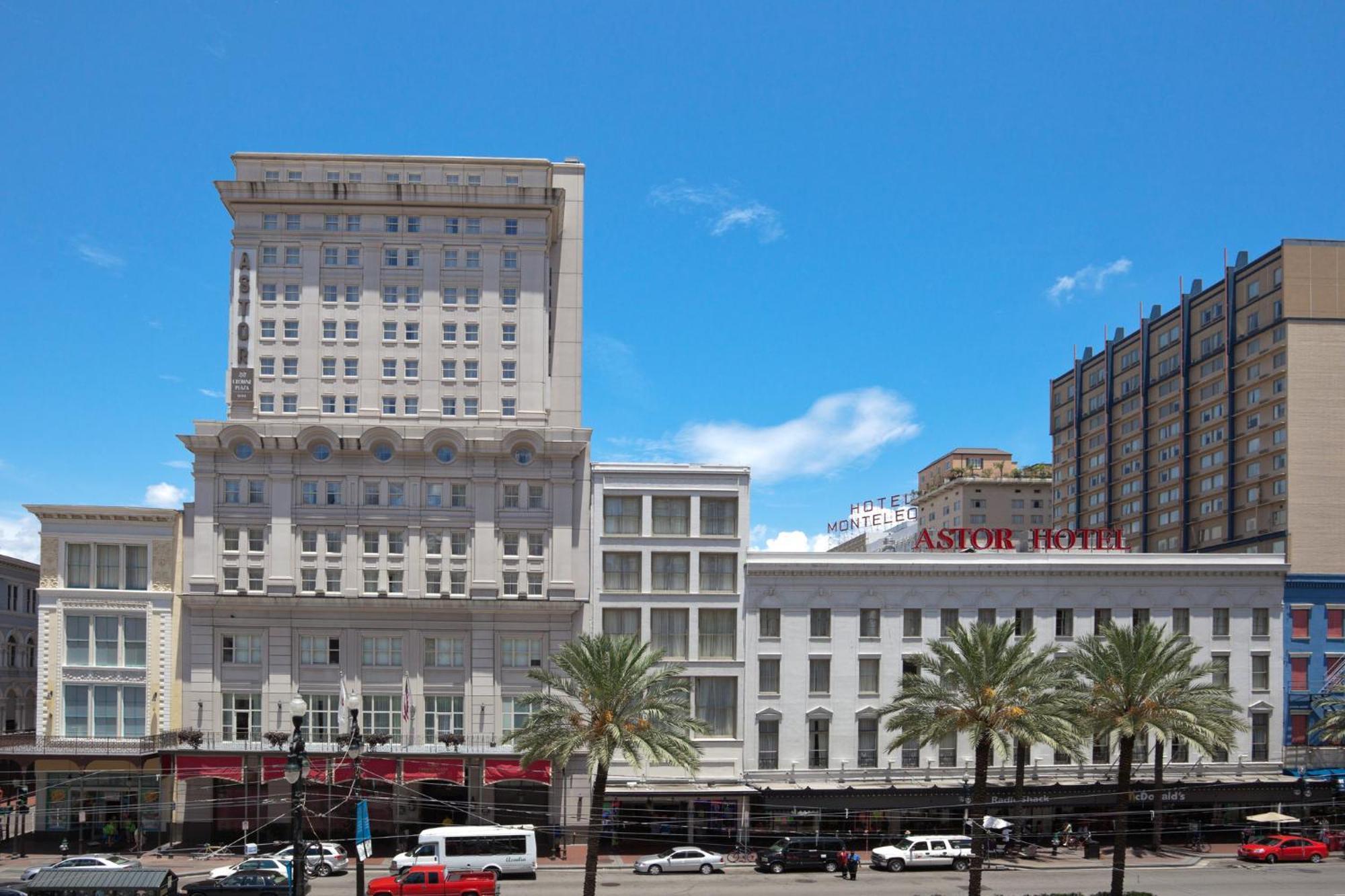 Astor Crowne Plaza- Corner Of Bourbon Street Hotel New Orleans Exterior photo