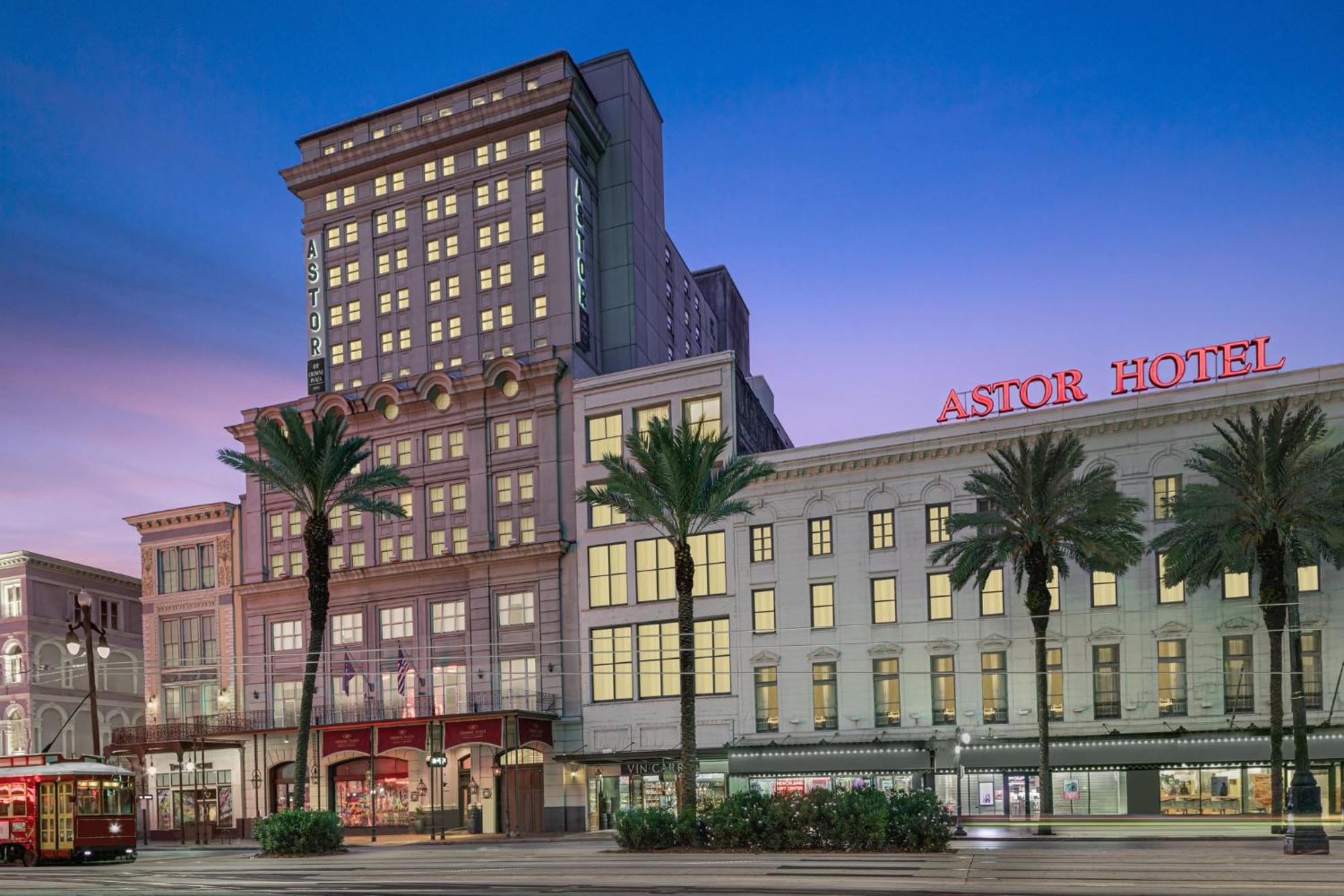 Astor Crowne Plaza- Corner Of Bourbon Street Hotel New Orleans Exterior photo