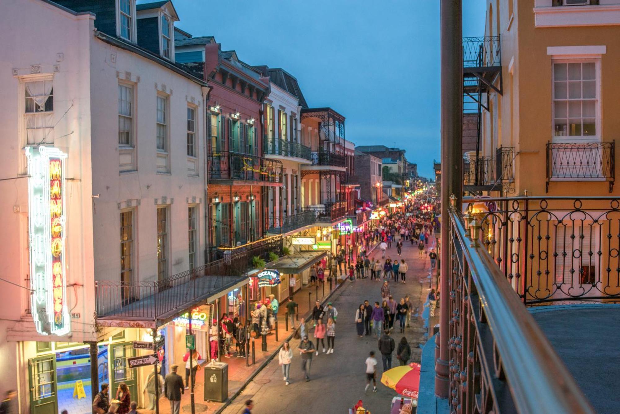 Astor Crowne Plaza- Corner Of Bourbon Street Hotel New Orleans Exterior photo